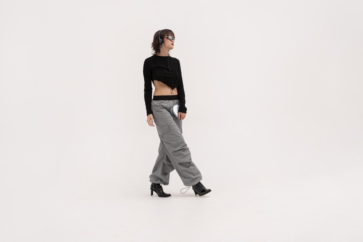 portrait young woman dressed 2000s fashion-style