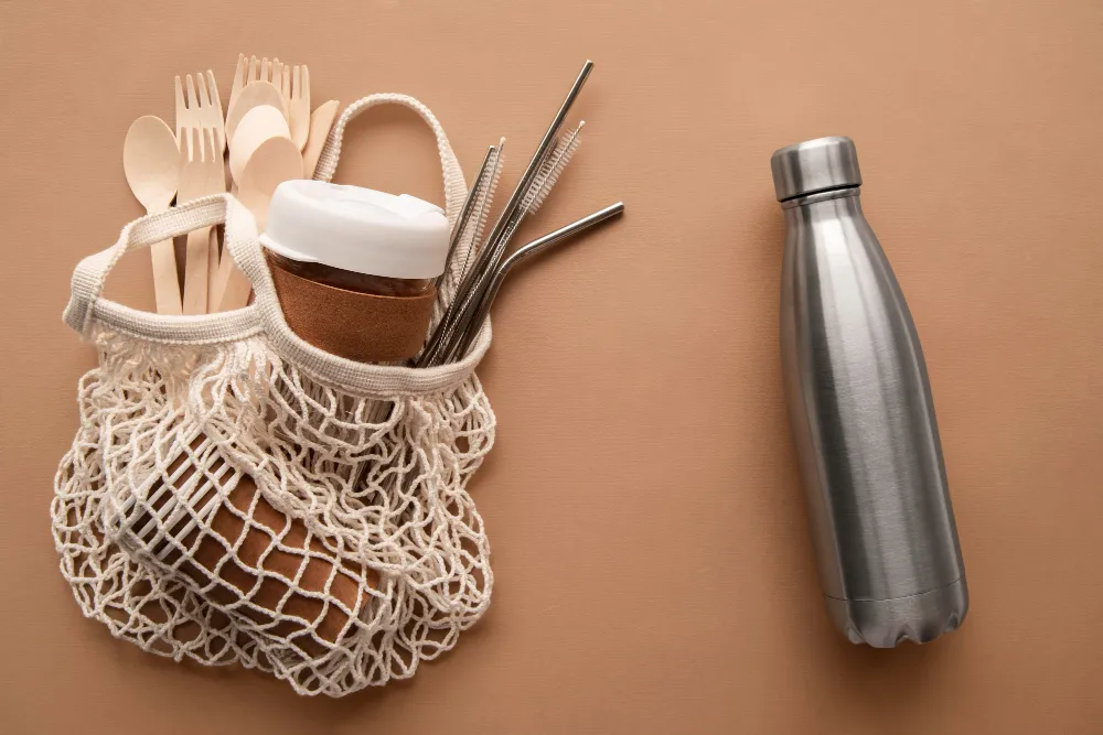 Composition with minimal tumbler for drinks