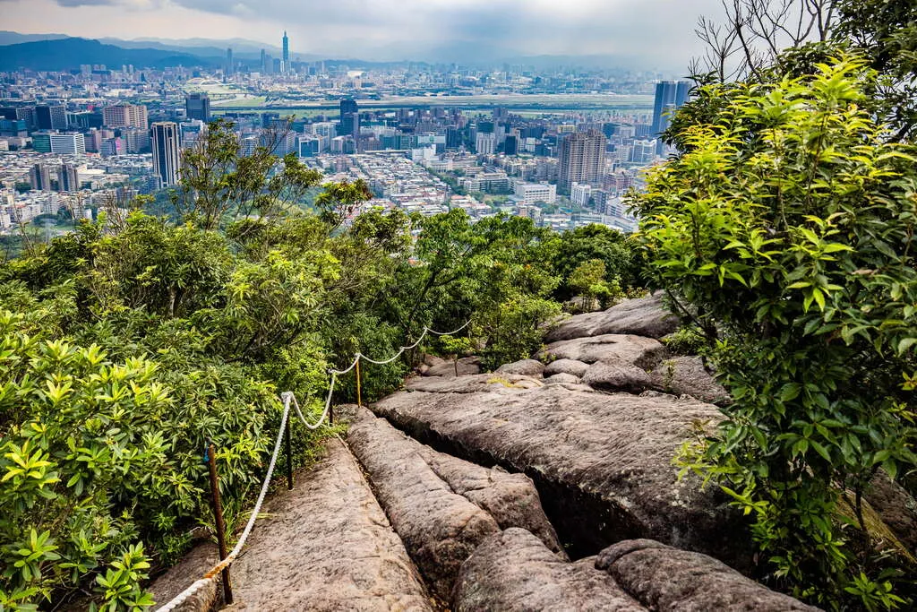 Wuzhi Mountain System: Jinmianshan Hiking Trail